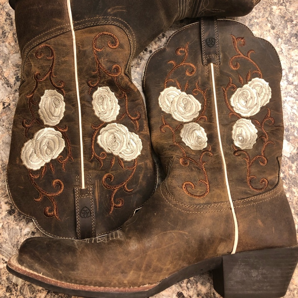 Ariat cowgirl boots